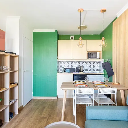 Guestready - Sunny With Balcony Views Parijs