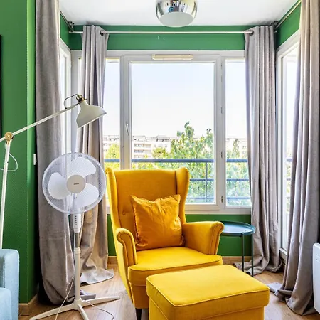 Guestready - Sunny With Balcony Views * Paris