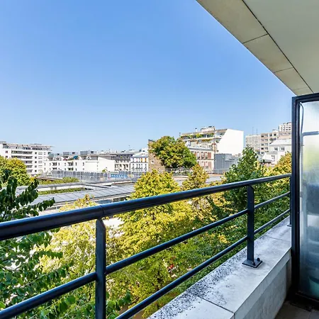 Guestready - Sunny With Balcony Views Apartment Paris