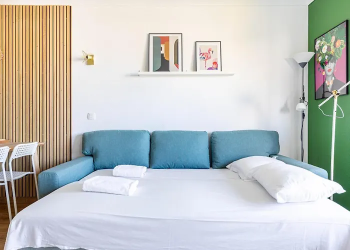 Guestready - Sunny With Balcony Views * Paris